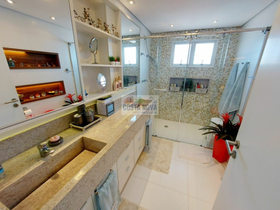 Imagem Apartamento com 4 Quartos à Venda, 212 m²
