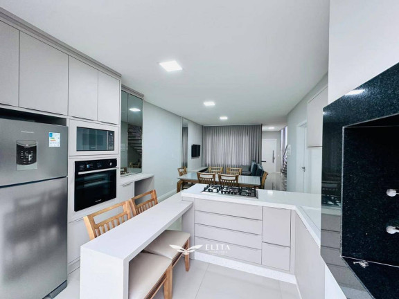 Imagem Sobrado com 3 Quartos à Venda, 144 m² em Armação - Penha
