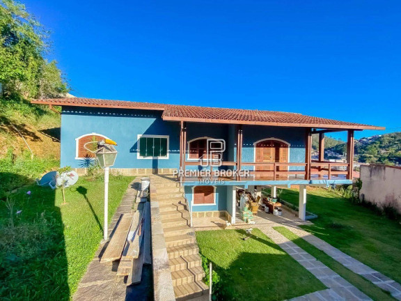 Casa com 3 Quartos à Venda, 196 m² em Golfe - Teresópolis