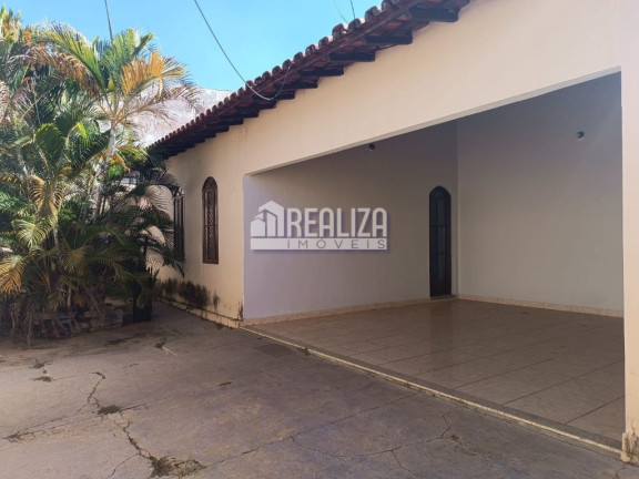Casa com 3 Quartos à Venda, 300 m² em Vila Alvorada - Uberaba