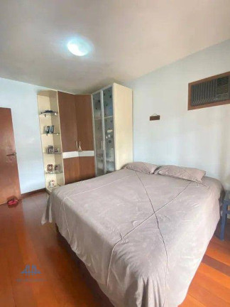 Imagem Casa com 4 Quartos à Venda, 315 m² em Trindade - Florianópolis Imagem Casa com 4 Quartos à Venda, 315 m² em Trindade - Florianópolis