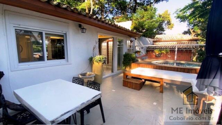 Imagem Casa de Condomínio com 2 Quartos à Venda, 120 m² em Ferradura - Búzios