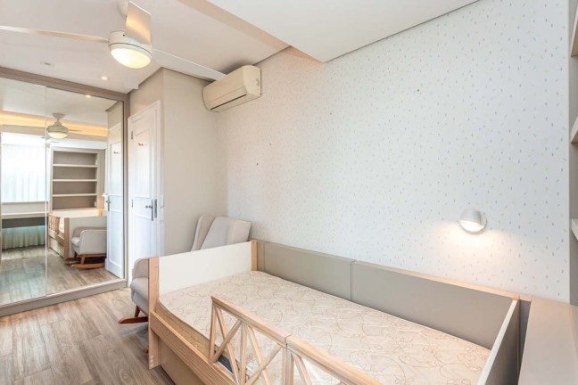 Imagem Apartamento com 4 Quartos à Venda, 217 m² em Petrópolis - Porto Alegre Imagem Apartamento com 4 Quartos à Venda, 217 m² em Petrópolis - Porto Alegre