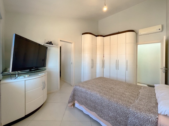 Imagem Casa com 3 Quartos à Venda, 295 m² em Coqueiros - Florianópolis Imagem Casa com 3 Quartos à Venda, 295 m² em Coqueiros - Florianópolis
