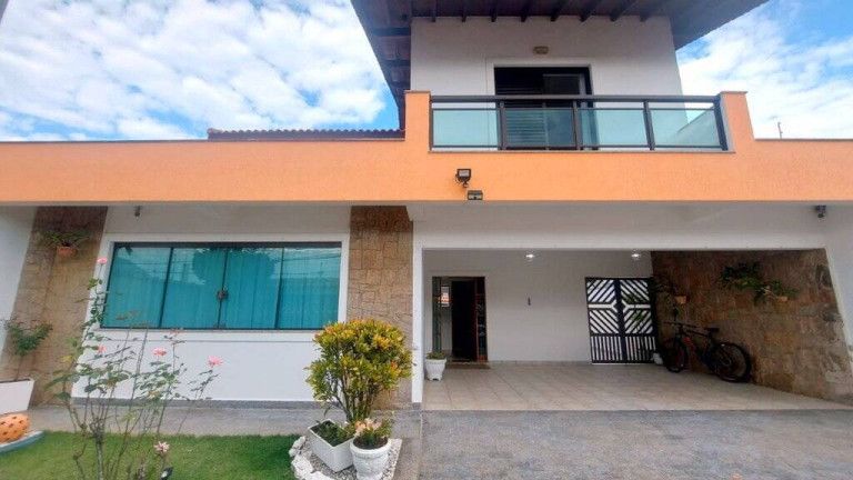 Casa com 4 Quartos à Venda, 300 m² em Balneário Stella Maris - Peruíbe