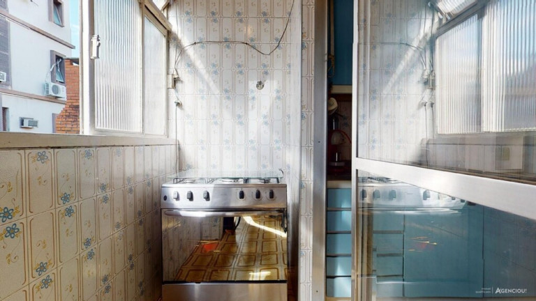 Imagem Imóvel com 2 Quartos à Venda, 75 m² em Petrópolis - Porto Alegre Imagem Imóvel com 2 Quartos à Venda, 75 m² em Petrópolis - Porto Alegre