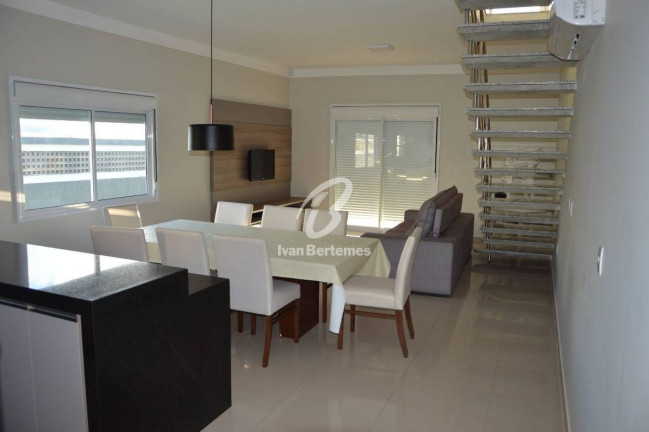 Imagem Casa com 4 Quartos para Temporada, em Canto Grande - Bombinhas Imagem Casa com 4 Quartos para Temporada, em Canto Grande - Bombinhas
