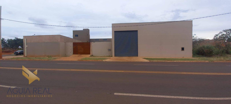 Galpão à Venda, 900 m² em Tijuca - Campo Grande