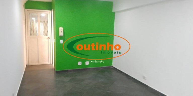 Imóvel Comercial à Venda, 25 m² em Vila Isabel - Rio De Janeiro