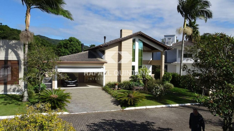 Casa com 4 Quartos à Venda, 340 m² em Córrego Grande - Florianópolis