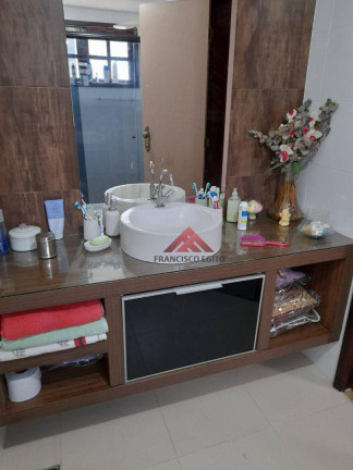 Imagem Casa com 6 Quartos à Venda, 300 m² em Piratininga - Niterói Imagem Casa com 6 Quartos à Venda, 300 m² em Piratininga - Niterói