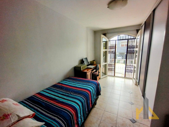 Imagem Casa com 3 Quartos à Venda, 177 m² em Jardim Das Américas - Curitiba Imagem Casa com 3 Quartos à Venda, 177 m² em Jardim Das Américas - Curitiba
