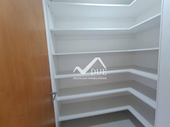 Imóvel com 3 Quartos à Venda ou Locação, 127 m² em Boqueirão - Santos