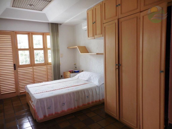 Imagem Casa com 5 Quartos à Venda, 300 m²