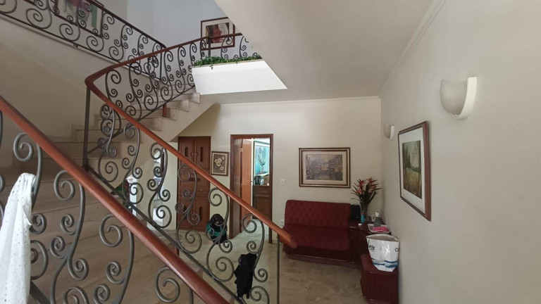 Imagem Sobrado com 5 Quartos para Alugar, 700 m² em Quilombo - Cuiabá