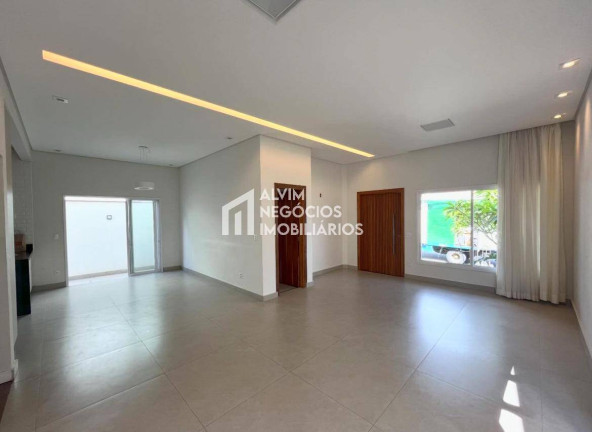 Casa com 5 Quartos para Alugar, 220 m² em Urbanova - São José Dos Campos