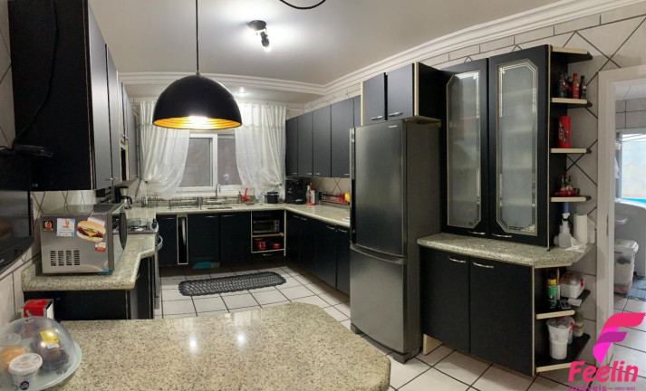 Imagem Casa com 4 Quartos à Venda, 250 m² em Carianos - Florianópolis