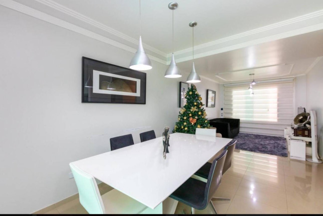 Imagem Casa com 3 Quartos à Venda, 233 m² em Cristo Rei - Curitiba