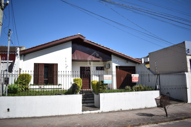 Imagem Casa com 4 Quartos à Venda, 230 m² em Nossa Senhora De Lourdes - Santa Maria Imagem Casa com 4 Quartos à Venda, 230 m² em Nossa Senhora De Lourdes - Santa Maria