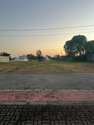 Imagem Terreno à Venda, em Lagoa Redonda - Fortaleza Imagem Terreno à Venda, em Lagoa Redonda - Fortaleza
