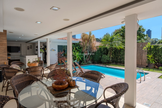 Imagem Casa com 3 Quartos à Venda, 352 m² em Mossunguê - Curitiba
