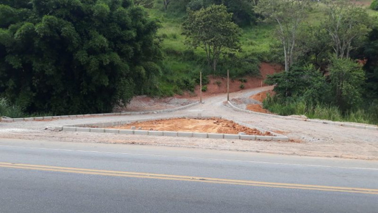 Imagem Chácara à Venda, 1.960 m² Imagem Chácara à Venda, 1.960 m²