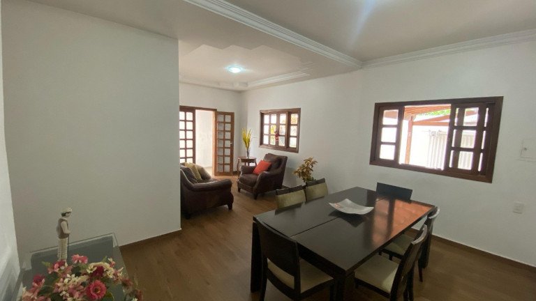 Imagem Casa com 6 Quartos à Venda, 300 m² em Cândida Câmara - Montes Claros