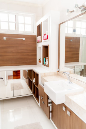 Imagem Casa com 5 Quartos à Venda, 300 m² em Estreito - Florianópolis Imagem Casa com 5 Quartos à Venda, 300 m² em Estreito - Florianópolis