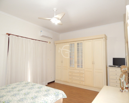 Imagem Casa com 4 Quartos à Venda, 206 m² em América - Joinville Imagem Casa com 4 Quartos à Venda, 206 m² em América - Joinville