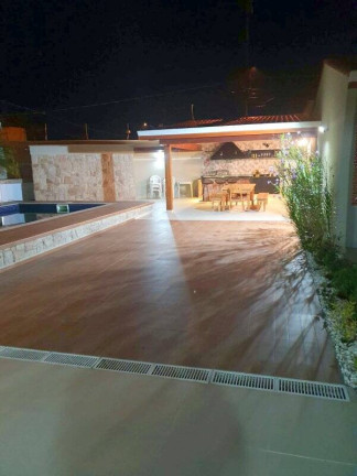 Imagem Casa com 3 Quartos à Venda, 558 m² em São João Batista - Peruíbe