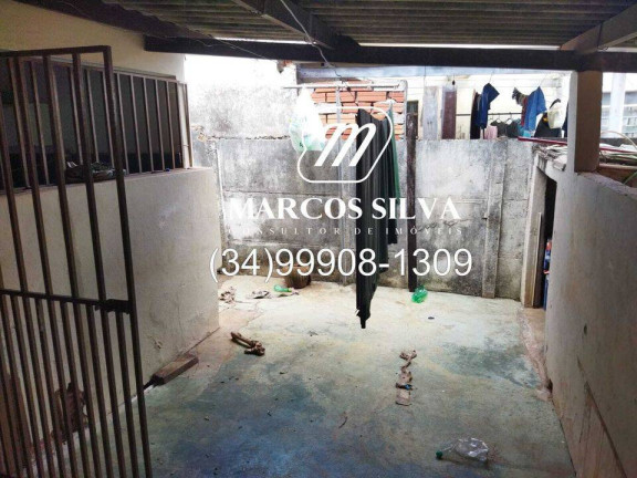 Imagem Casa com 3 Quartos à Venda, 300 m² em Segismundo Pereira - Uberlândia