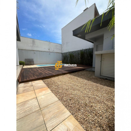 Imagem Casa com 3 Quartos à Venda, 243 m² em Centro - Camboriú Imagem Casa com 3 Quartos à Venda, 243 m² em Centro - Camboriú