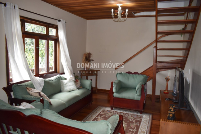 Imagem Casa com 4 Quartos à Venda, 121 m² em Região Do Vale Encantado - Campos Do Jordão