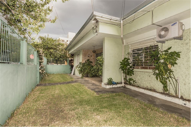 Imagem Casa com 7 Quartos à Venda, em Jardim Itu - Porto Alegre Imagem Casa com 7 Quartos à Venda, em Jardim Itu - Porto Alegre