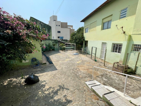 Imagem Casa com 5 Quartos à Venda, 450 m² em Centro - Guarapari