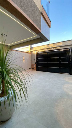 Sobrado com 3 Quartos à Venda, 10 m² em Maracanã - Praia Grande