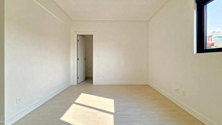 Imagem Apartamento com 3 Quartos à Venda, 110 m² em Pioneiros - Balneário Camboriú