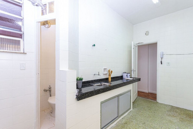 Imagem Imóvel com 3 Quartos à Venda, 94 m² em Copacabana - Rio De Janeiro Imagem Imóvel com 3 Quartos à Venda, 94 m² em Copacabana - Rio De Janeiro