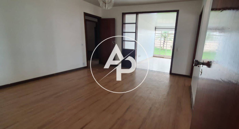 Imagem Casa com 3 Quartos à Venda, 270 m² em Uvaranas - Ponta Grossa