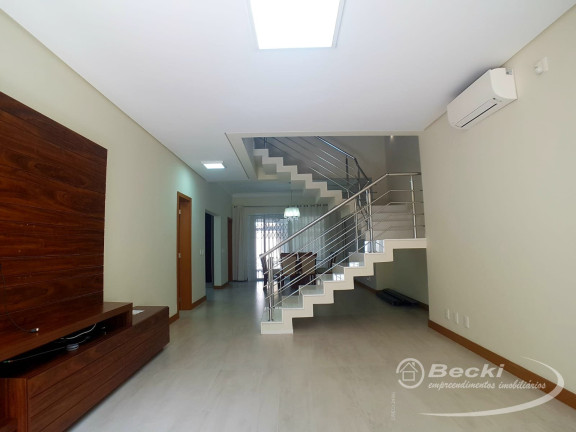 Imagem Casa com 3 Quartos à Venda, 314 m² em Floresta - Joinville