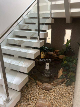 Imagem Sobrado com 4 Quartos à Venda, 227 m² em Setor Garavelo - Goiânia