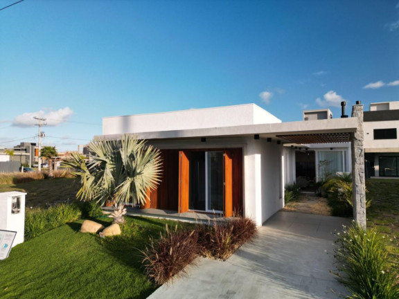 Imagem Casa com 4 Quartos à Venda, em -- - Capao Da Canoa Imagem Casa com 4 Quartos à Venda, em -- - Capao Da Canoa