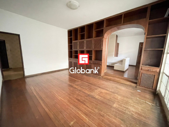 Casa com 5 Quartos para Alugar,  em Jardim Panorama - Montes Claros