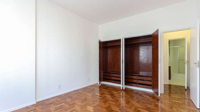 Imagem Imóvel com 3 Quartos à Venda, 135 m² em Copacabana - Rio De Janeiro Imagem Imóvel com 3 Quartos à Venda, 135 m² em Copacabana - Rio De Janeiro