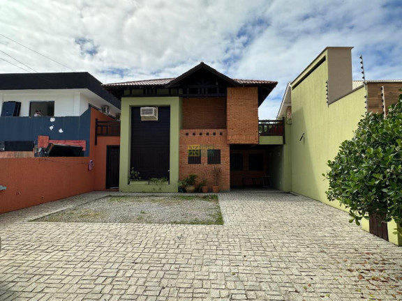 Casa com 6 Quartos para Alugar ou Temporada, 400 m² em Centro - Porto Belo