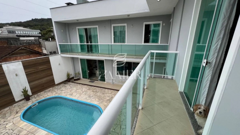 Imagem Sobrado com 5 Quartos à Venda, 270 m² em Bom Retiro - Joinville Imagem Sobrado com 5 Quartos à Venda, 270 m² em Bom Retiro - Joinville