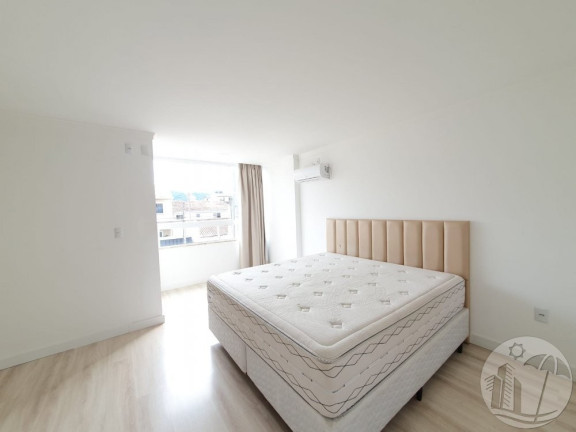 Imagem Sobrado com 3 Quartos à Venda, 304 m² em Centro - Balneário Camboriú