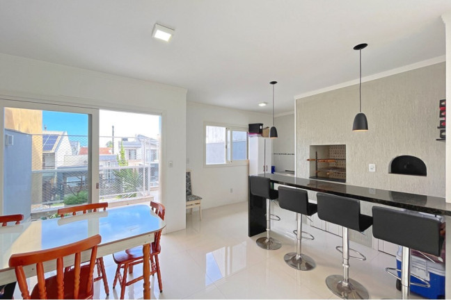 Imagem Casa com 3 Quartos à Venda, 210 m² em Hípica - Porto Alegre Imagem Casa com 3 Quartos à Venda, 210 m² em Hípica - Porto Alegre
