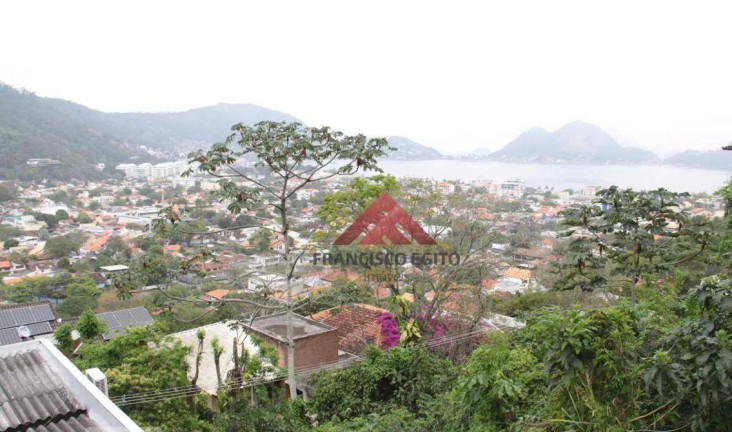 Casa com 4 Quartos à Venda, 250 m² em São Francisco - Niterói
