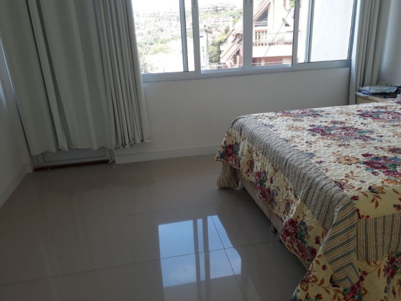 Imagem Casa com 4 Quartos à Venda, em Menino Deus - Porto Alegre Imagem Casa com 4 Quartos à Venda, em Menino Deus - Porto Alegre